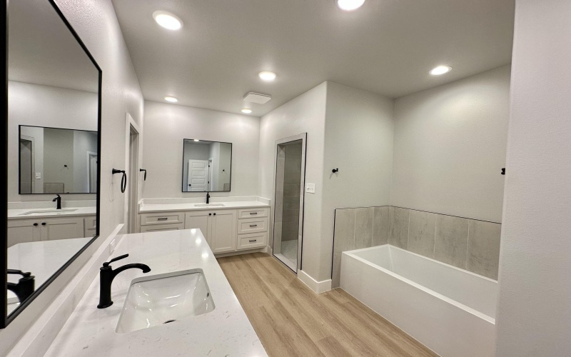 2917 135th Street, Lubbock, TX 79423, 4 Habitaciones Habitaciones , ,3 BañosBaños,Residential Lease,En Alquiler,2917 135th Street,202557011