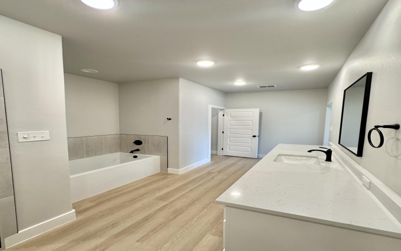 2917 135th Street, Lubbock, TX 79423, 4 Habitaciones Habitaciones , ,3 BañosBaños,Residential Lease,En Alquiler,2917 135th Street,202557011