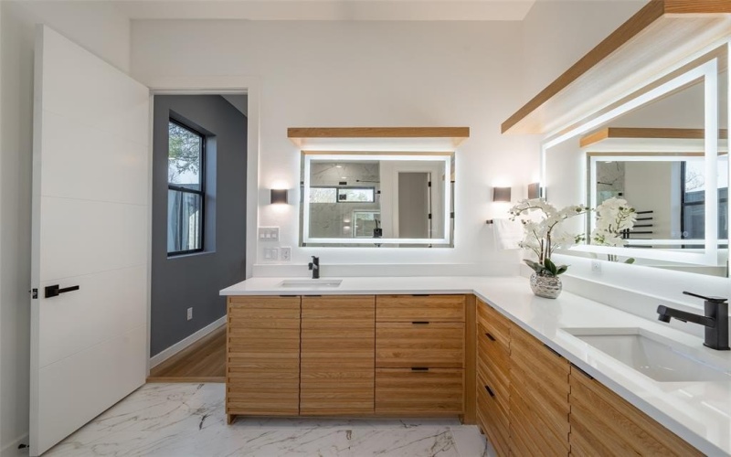 528 Bondstone Drive, Dallas, TX 75218, 5 Bedrooms Bedrooms, ,6 BathroomsBathrooms,Residential,For Sale,528 Bondstone Drive,20882276