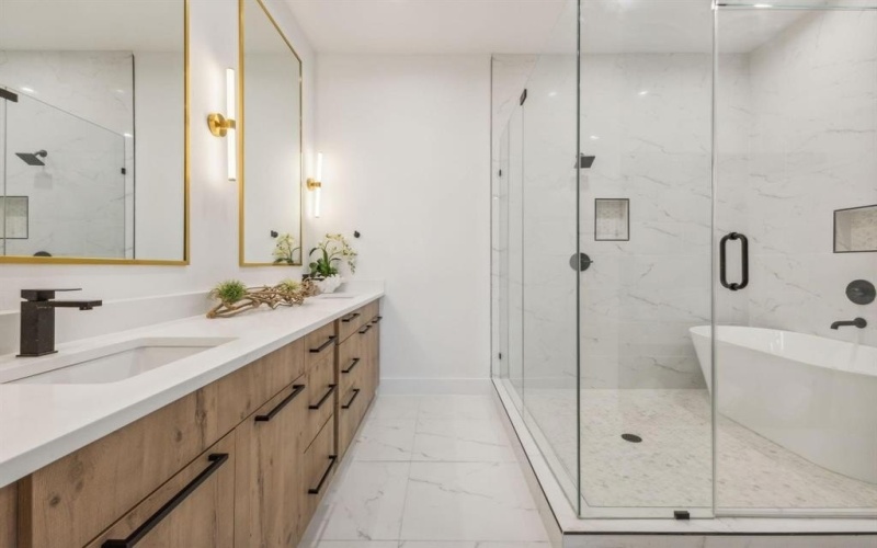 4208 Live Oak Street #201, Dallas, TX 75204, 2 Bedrooms Bedrooms, ,2 BathroomsBathrooms,Residential,For Sale,4208 Live Oak Street,20966211