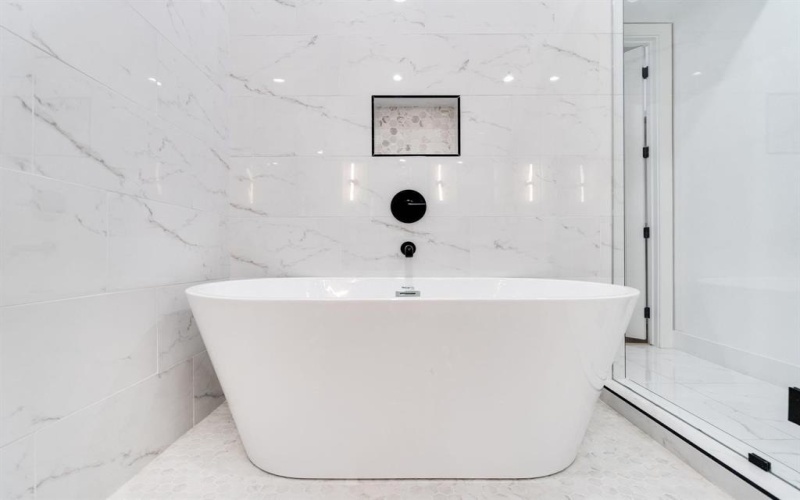 4208 Live Oak Street #201, Dallas, TX 75204, 2 Bedrooms Bedrooms, ,2 BathroomsBathrooms,Residential,For Sale,4208 Live Oak Street,20966211