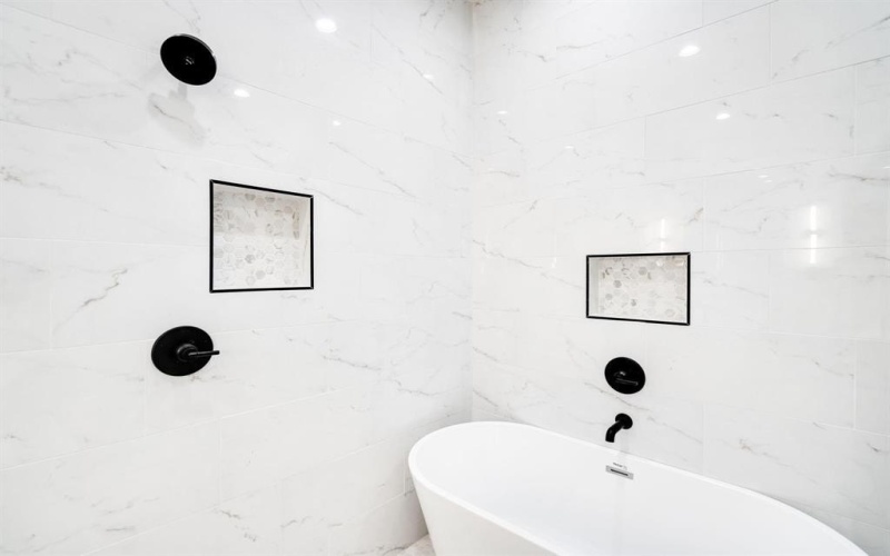 4208 Live Oak Street #201, Dallas, TX 75204, 2 Bedrooms Bedrooms, ,2 BathroomsBathrooms,Residential,For Sale,4208 Live Oak Street,20966211