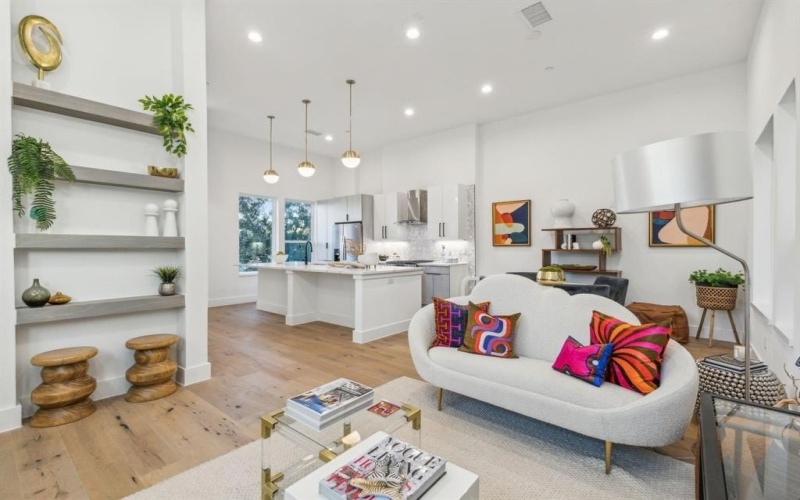 4208 Live Oak Street #201, Dallas, TX 75204, 2 Bedrooms Bedrooms, ,2 BathroomsBathrooms,Residential,For Sale,4208 Live Oak Street,20966211