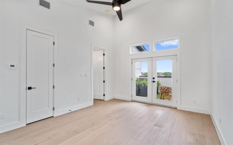 4208 Live Oak Street #201, Dallas, TX 75204, 2 Bedrooms Bedrooms, ,2 BathroomsBathrooms,Residential,For Sale,4208 Live Oak Street,20966211