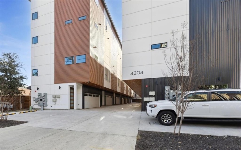 4208 Live Oak Street #201, Dallas, TX 75204, 2 Bedrooms Bedrooms, ,2 BathroomsBathrooms,Residential,For Sale,4208 Live Oak Street,20966211