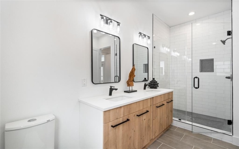 4208 Live Oak Street #201, Dallas, TX 75204, 2 Bedrooms Bedrooms, ,2 BathroomsBathrooms,Residential,For Sale,4208 Live Oak Street,20966211