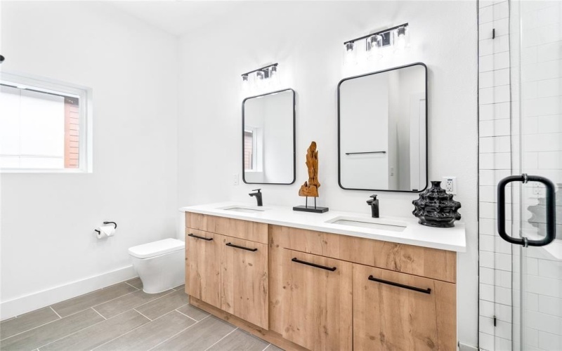 4208 Live Oak Street #201, Dallas, TX 75204, 2 Bedrooms Bedrooms, ,2 BathroomsBathrooms,Residential,For Sale,4208 Live Oak Street,20966211