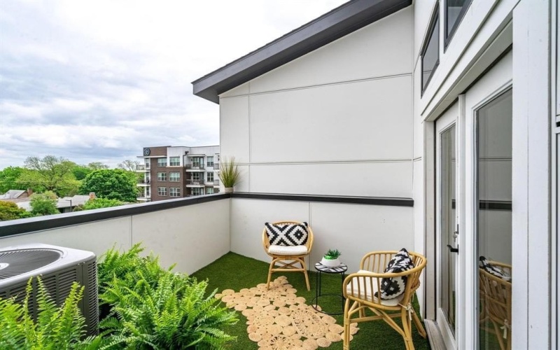 4208 Live Oak Street #201, Dallas, TX 75204, 2 Bedrooms Bedrooms, ,2 BathroomsBathrooms,Residential,For Sale,4208 Live Oak Street,20966211