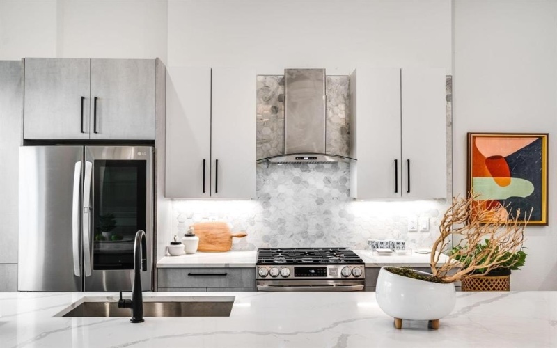 4208 Live Oak Street #201, Dallas, TX 75204, 2 Bedrooms Bedrooms, ,2 BathroomsBathrooms,Residential,For Sale,4208 Live Oak Street,20966211