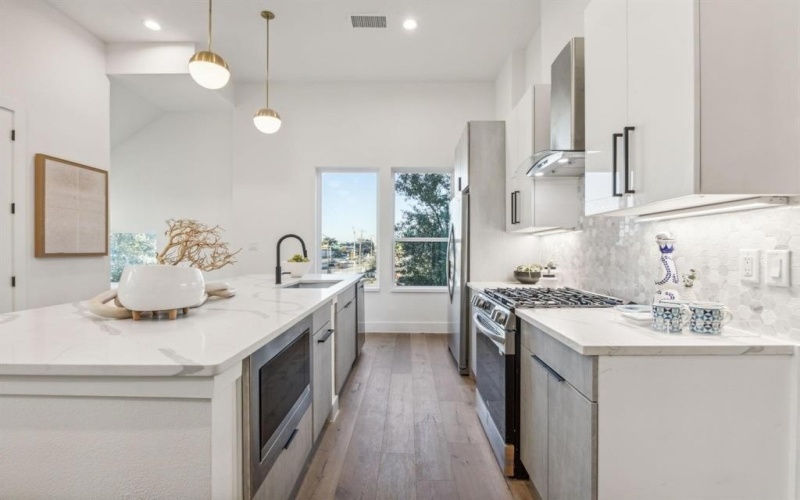 4208 Live Oak Street #201, Dallas, TX 75204, 2 Bedrooms Bedrooms, ,2 BathroomsBathrooms,Residential,For Sale,4208 Live Oak Street,20966211