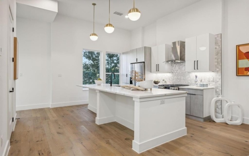 4208 Live Oak Street #201, Dallas, TX 75204, 2 Bedrooms Bedrooms, ,2 BathroomsBathrooms,Residential,For Sale,4208 Live Oak Street,20966211