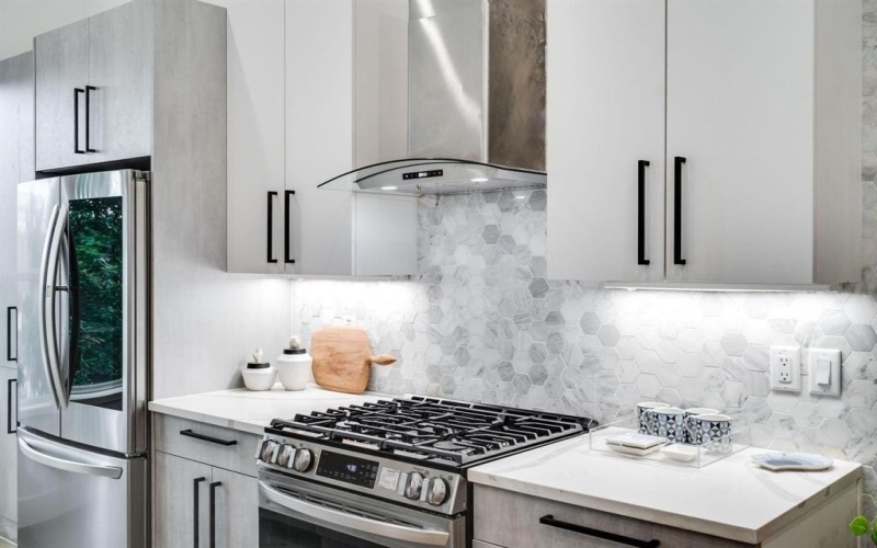 4208 Live Oak Street #201, Dallas, TX 75204, 2 Bedrooms Bedrooms, ,2 BathroomsBathrooms,Residential,For Sale,4208 Live Oak Street,20966211