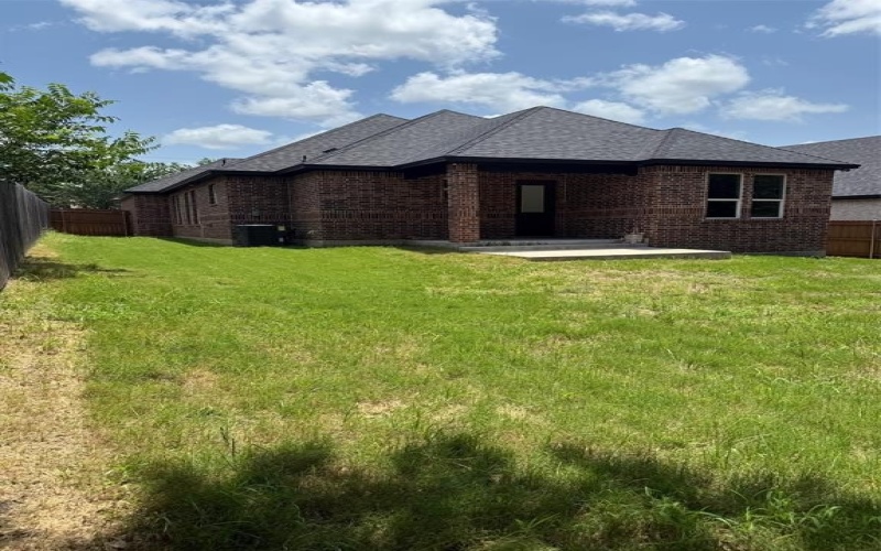 318 S Watson Street #B, Alvarado, TX 76009, 3 Habitaciones Habitaciones , ,2 BañosBaños,Residential Lease,En Alquiler,318 S Watson Street,20983357