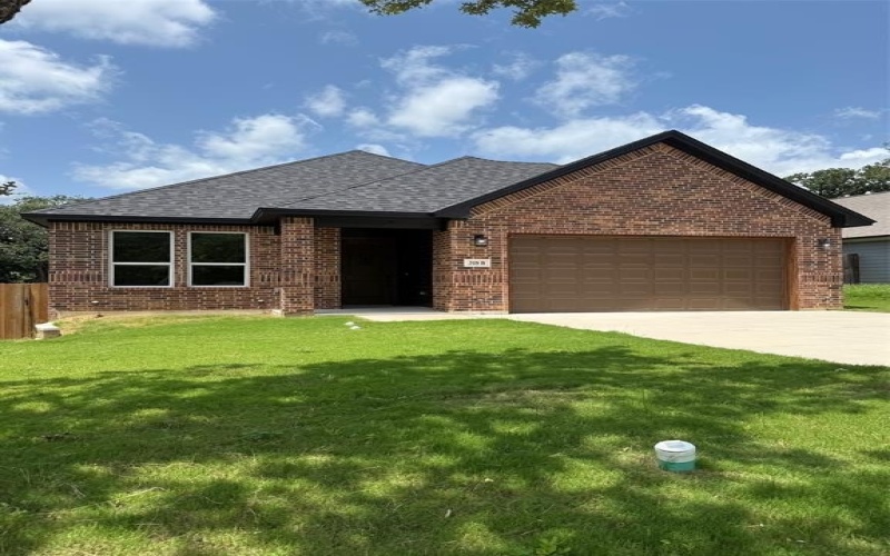 318 S Watson Street #B, Alvarado, TX 76009, 3 Habitaciones Habitaciones , ,2 BañosBaños,Residential Lease,En Alquiler,318 S Watson Street,20983357