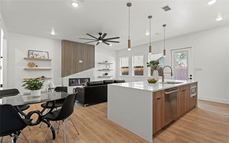 404 Cleaves Street, Dallas, TX 75203, 4 Bedrooms Bedrooms, ,3 BathroomsBathrooms,Residential,For Sale,404 Cleaves Street,20983419