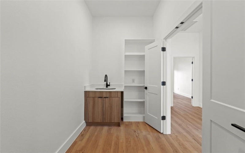 404 Cleaves Street, Dallas, TX 75203, 4 Bedrooms Bedrooms, ,3 BathroomsBathrooms,Residential,For Sale,404 Cleaves Street,20983419