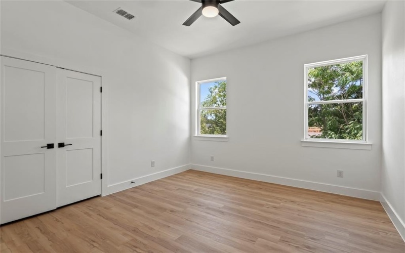404 Cleaves Street, Dallas, TX 75203, 4 Bedrooms Bedrooms, ,3 BathroomsBathrooms,Residential,For Sale,404 Cleaves Street,20983419