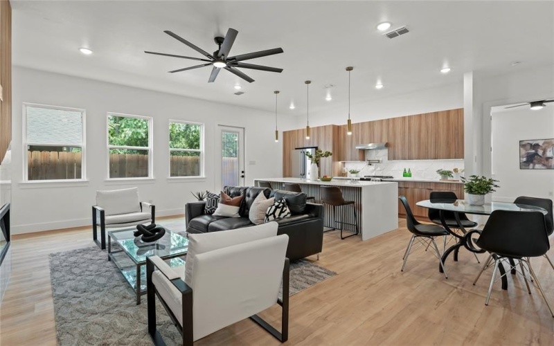 404 Cleaves Street, Dallas, TX 75203, 4 Bedrooms Bedrooms, ,3 BathroomsBathrooms,Residential,For Sale,404 Cleaves Street,20983419