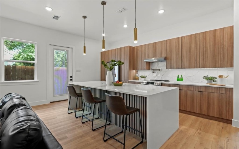 404 Cleaves Street, Dallas, TX 75203, 4 Bedrooms Bedrooms, ,3 BathroomsBathrooms,Residential,For Sale,404 Cleaves Street,20983419
