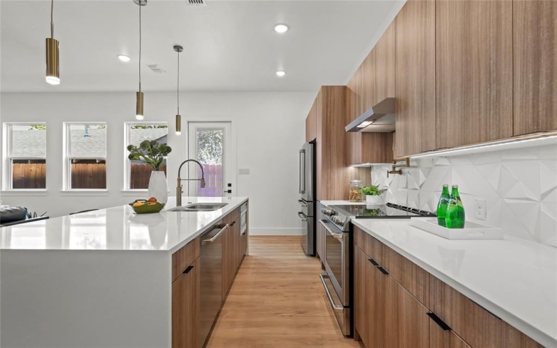 404 Cleaves Street, Dallas, TX 75203, 4 Bedrooms Bedrooms, ,3 BathroomsBathrooms,Residential,For Sale,404 Cleaves Street,20983419