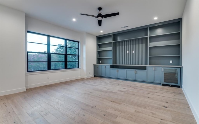 8915 Forest Hills Boulevard, Dallas, TX 75218, 4 Bedrooms Bedrooms, ,5 BathroomsBathrooms,Residential,For Sale,8915 Forest Hills Boulevard,20980051