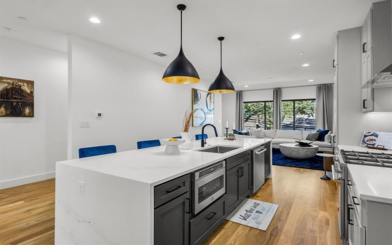 805 Pavillion #103, Dallas, TX 75204, 3 Bedrooms Bedrooms, ,3 BathroomsBathrooms,Residential,For Sale,805 Pavillion,20980351