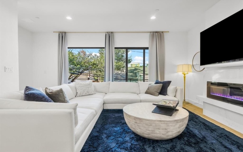 805 Pavillion #103, Dallas, TX 75204, 3 Bedrooms Bedrooms, ,3 BathroomsBathrooms,Residential,For Sale,805 Pavillion,20980351