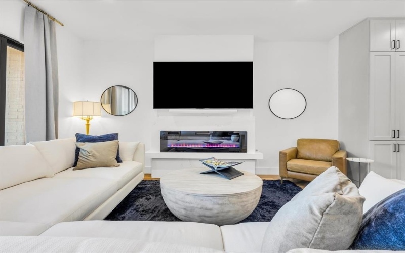 805 Pavillion #103, Dallas, TX 75204, 3 Bedrooms Bedrooms, ,3 BathroomsBathrooms,Residential,For Sale,805 Pavillion,20980351