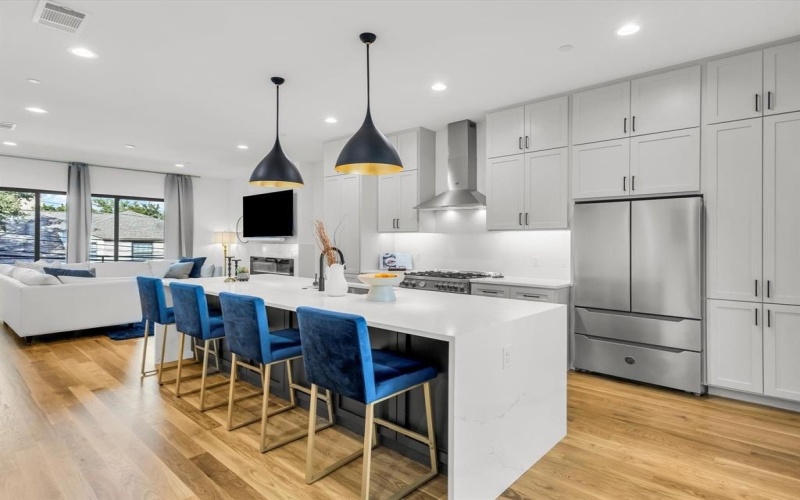 805 Pavillion #103, Dallas, TX 75204, 3 Bedrooms Bedrooms, ,3 BathroomsBathrooms,Residential,For Sale,805 Pavillion,20980351