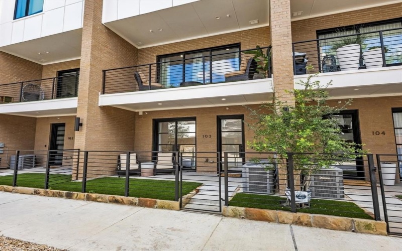 805 Pavillion #103, Dallas, TX 75204, 3 Bedrooms Bedrooms, ,3 BathroomsBathrooms,Residential,For Sale,805 Pavillion,20980351