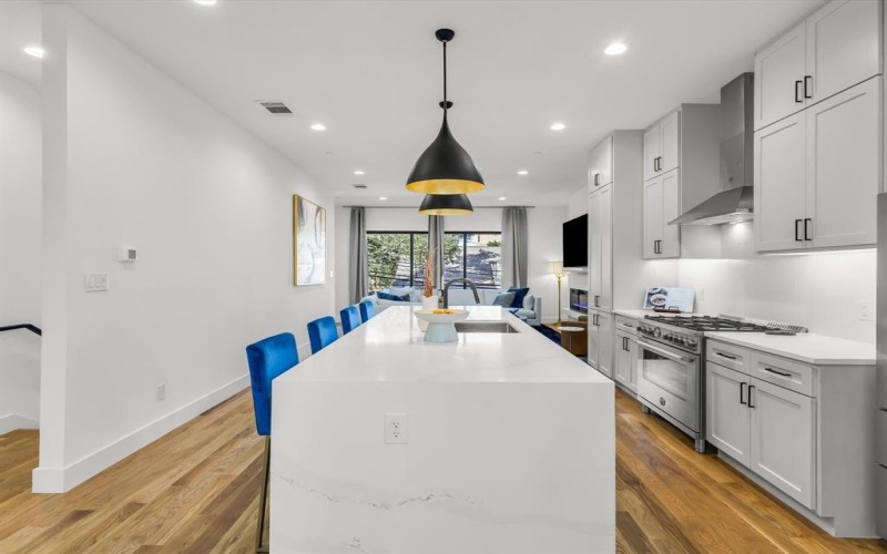 805 Pavillion #103, Dallas, TX 75204, 3 Bedrooms Bedrooms, ,3 BathroomsBathrooms,Residential,For Sale,805 Pavillion,20980351