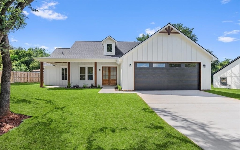 1610 Cheyenne Trail, Granbury, TX 76048, 3 Bedrooms Bedrooms, ,2 BathroomsBathrooms,Residential,For Sale,1610 Cheyenne Trail,20981979