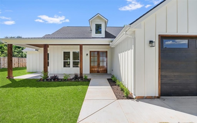 1610 Cheyenne Trail, Granbury, TX 76048, 3 Bedrooms Bedrooms, ,2 BathroomsBathrooms,Residential,For Sale,1610 Cheyenne Trail,20981979