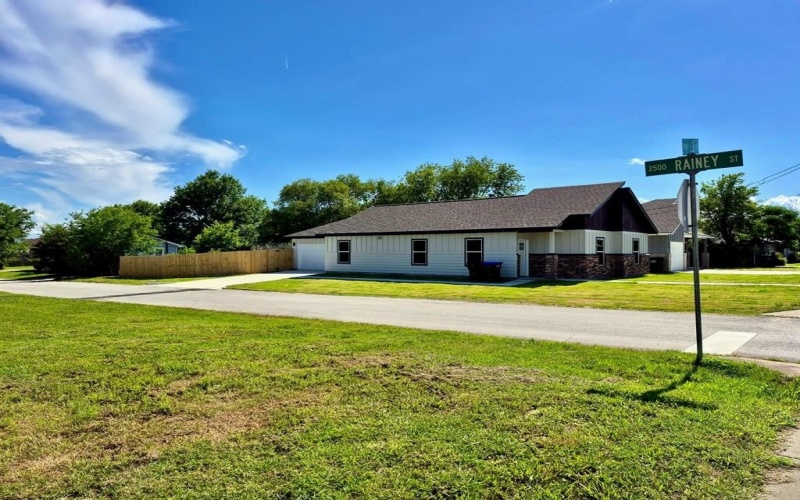 4701 Lee Street, Greenville, TX 75401, 3 Habitaciones Habitaciones , ,2 BañosBaños,Residential,En Venta,4701 Lee Street,20983125
