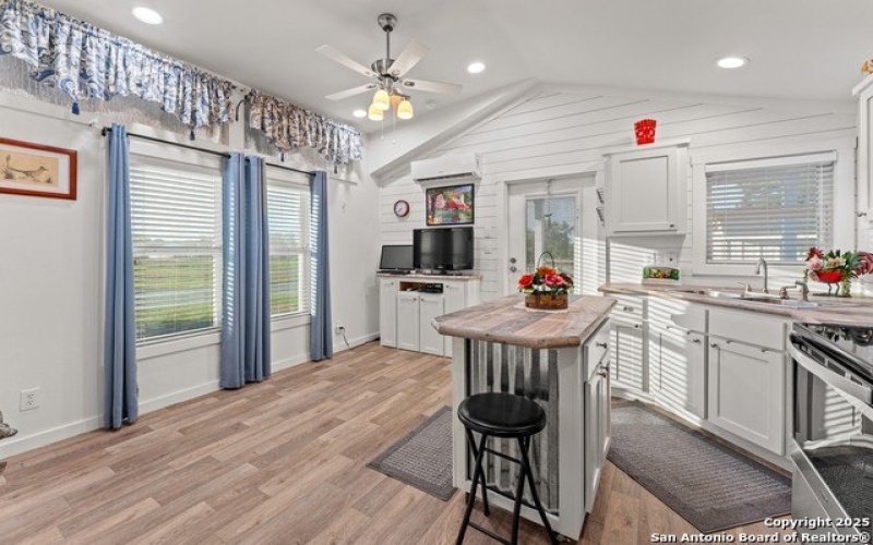 286 S Hwy 173, Bandera, TX 78003, 1 Bedroom Bedrooms, ,1 BathroomBathrooms,Residential,For Sale,286 S Hwy 173,1879717