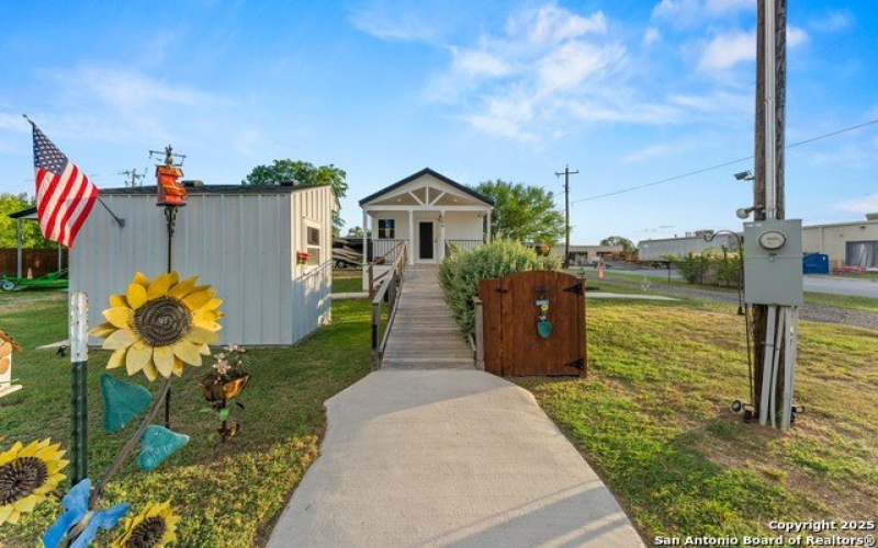 286 S Hwy 173, Bandera, TX 78003, 1 Bedroom Bedrooms, ,1 BathroomBathrooms,Residential,For Sale,286 S Hwy 173,1879717