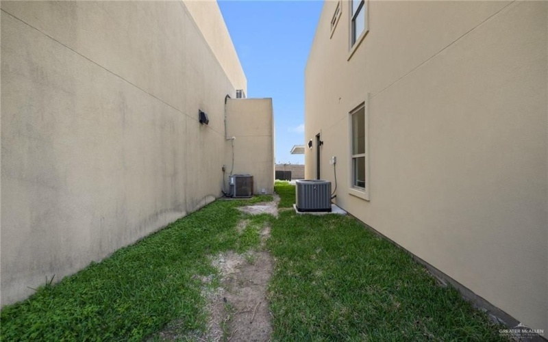 1220 E Camellia Avenue #1, McAllen, TX 78501, 2 Bedrooms Bedrooms, ,2 BathroomsBathrooms,Residential Lease,For Rent,1220 E Camellia Avenue,474810