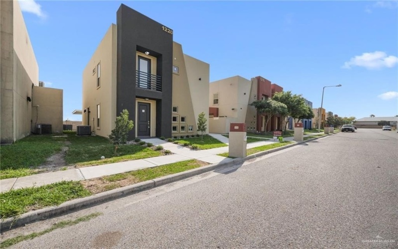 1220 E Camellia Avenue #1, McAllen, TX 78501, 2 Bedrooms Bedrooms, ,2 BathroomsBathrooms,Residential Lease,For Rent,1220 E Camellia Avenue,474810
