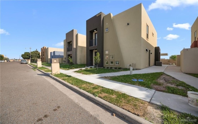 1220 E Camellia Avenue #1, McAllen, TX 78501, 2 Bedrooms Bedrooms, ,2 BathroomsBathrooms,Residential Lease,For Rent,1220 E Camellia Avenue,474810