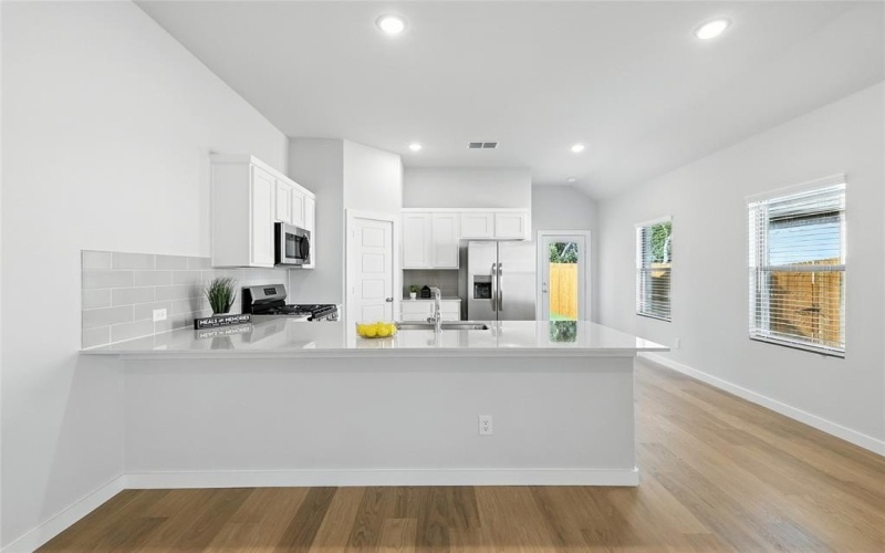 808 Pine beach Drive, McKinney, TX 75071, 3 Bedrooms Bedrooms, ,2 BathroomsBathrooms,Residential Lease,For Rent,808 Pine beach Drive,20984229