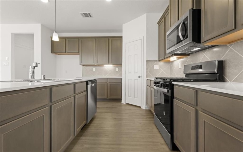 1729 Edgeway Drive, Aubrey, TX 76227, 4 Bedrooms Bedrooms, ,3 BathroomsBathrooms,Residential,For Sale,1729 Edgeway Drive,20984356