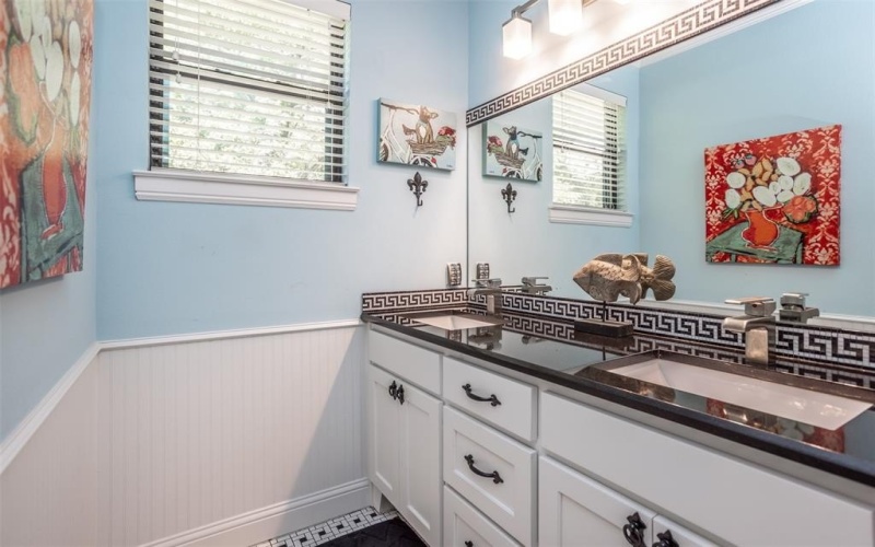 139 Hilltop Drive, Gainesville, TX 76240, 5 Bedrooms Bedrooms, ,5 BathroomsBathrooms,Residential,For Sale,139 Hilltop Drive,20980655