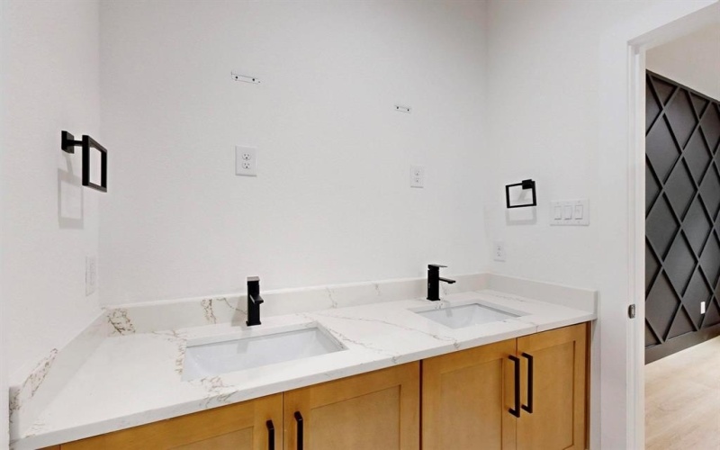 4519 Wahoo Street, Dallas, TX 75210, 3 Bedrooms Bedrooms, ,2 BathroomsBathrooms,Residential Lease,For Rent,4519 Wahoo Street,20981877