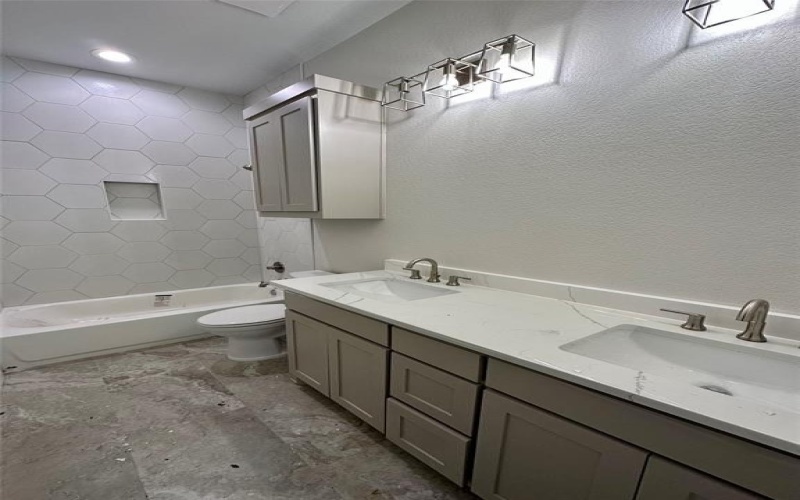 13925 E Riviera Drive, Fort Worth, TX 76028, 4 Habitaciones Habitaciones , ,3 BañosBaños,Residential,En Venta,13925 E Riviera Drive,20984544