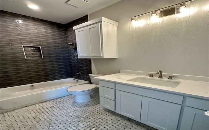 13925 E Riviera Drive, Fort Worth, TX 76028, 4 Habitaciones Habitaciones , ,3 BañosBaños,Residential,En Venta,13925 E Riviera Drive,20984544