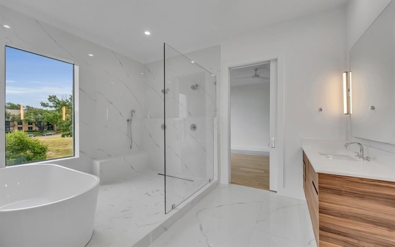 610 N Oak Cliff Boulevard #303, Dallas, TX 75208, 3 Bedrooms Bedrooms, ,3 BathroomsBathrooms,Residential,For Sale,610 N Oak Cliff Boulevard,20984823