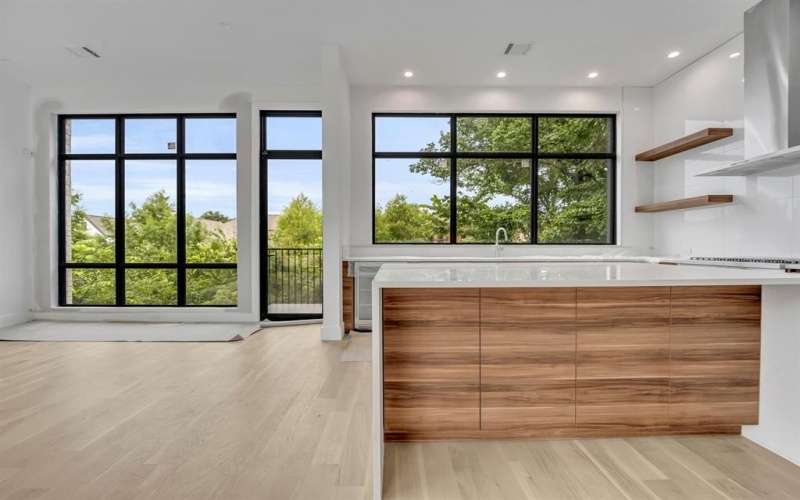 610 N Oak Cliff Boulevard #303, Dallas, TX 75208, 3 Bedrooms Bedrooms, ,3 BathroomsBathrooms,Residential,For Sale,610 N Oak Cliff Boulevard,20984823