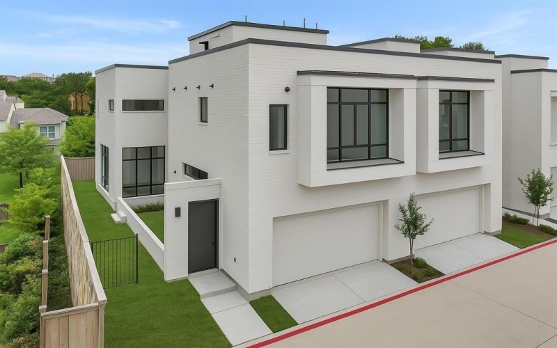 610 N Oak Cliff Boulevard #303, Dallas, TX 75208, 3 Bedrooms Bedrooms, ,3 BathroomsBathrooms,Residential,For Sale,610 N Oak Cliff Boulevard,20984823