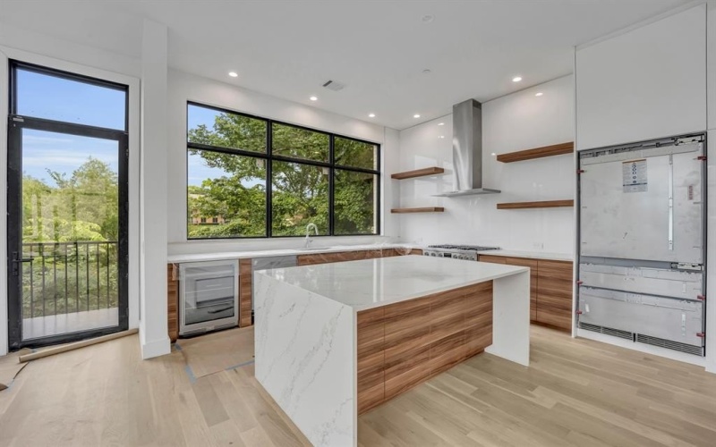 610 N Oak Cliff Boulevard #303, Dallas, TX 75208, 3 Bedrooms Bedrooms, ,3 BathroomsBathrooms,Residential,For Sale,610 N Oak Cliff Boulevard,20984823