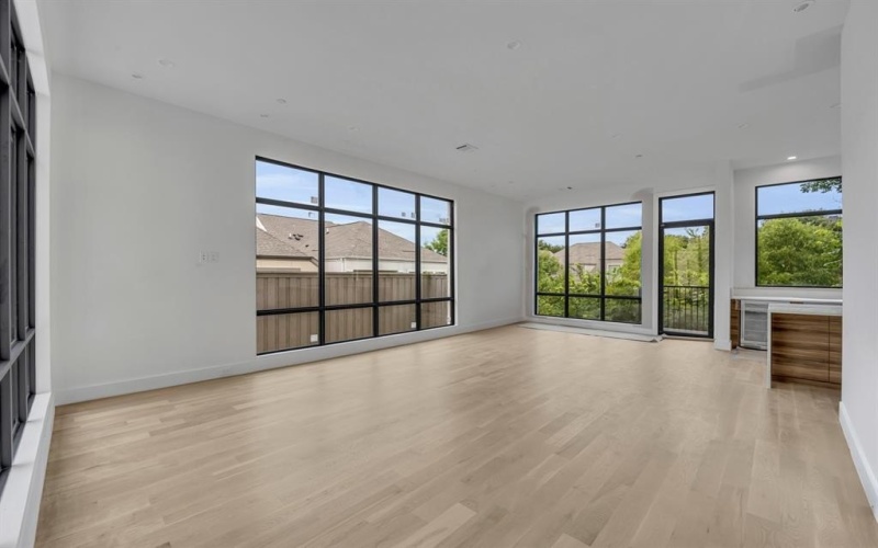610 N Oak Cliff Boulevard #303, Dallas, TX 75208, 3 Bedrooms Bedrooms, ,3 BathroomsBathrooms,Residential,For Sale,610 N Oak Cliff Boulevard,20984823
